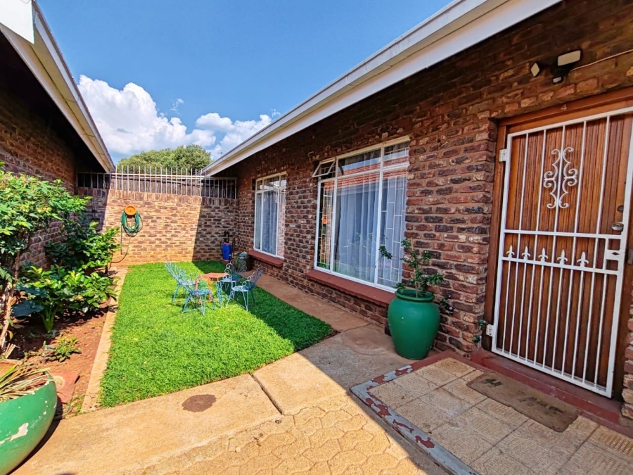 2 Bedroom Property for Sale in Potchefstroom North West